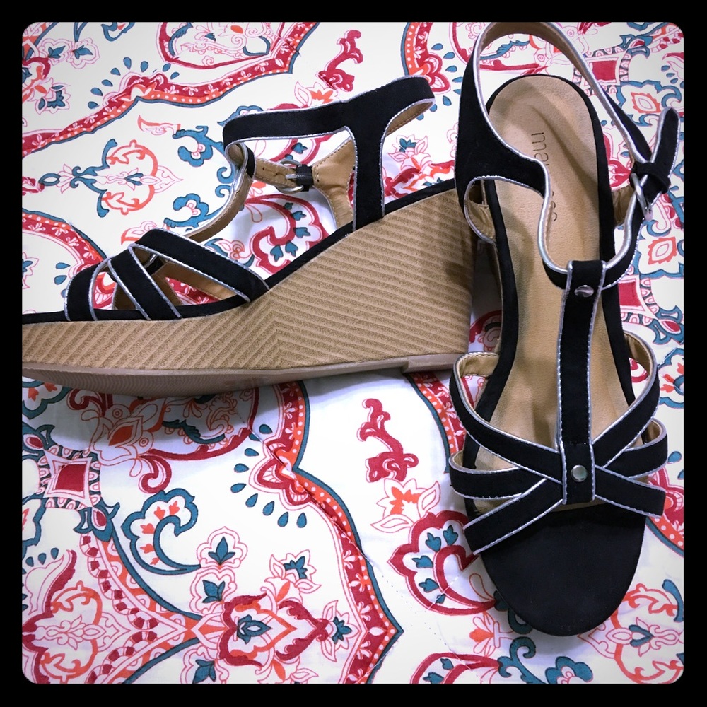 Maurice’s size 8 wedge Jemma sandals